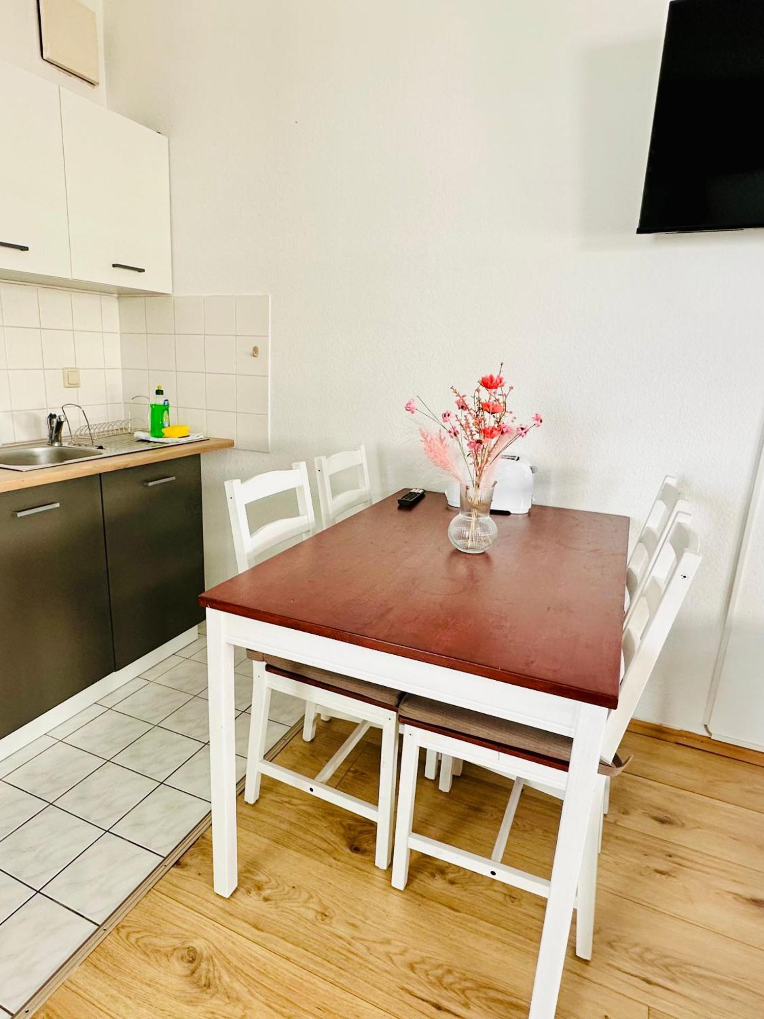 Studio Apartment In Stoetteritz With Balcony - Great Public Transport Links To The City Leipzig Ngoại thất bức ảnh