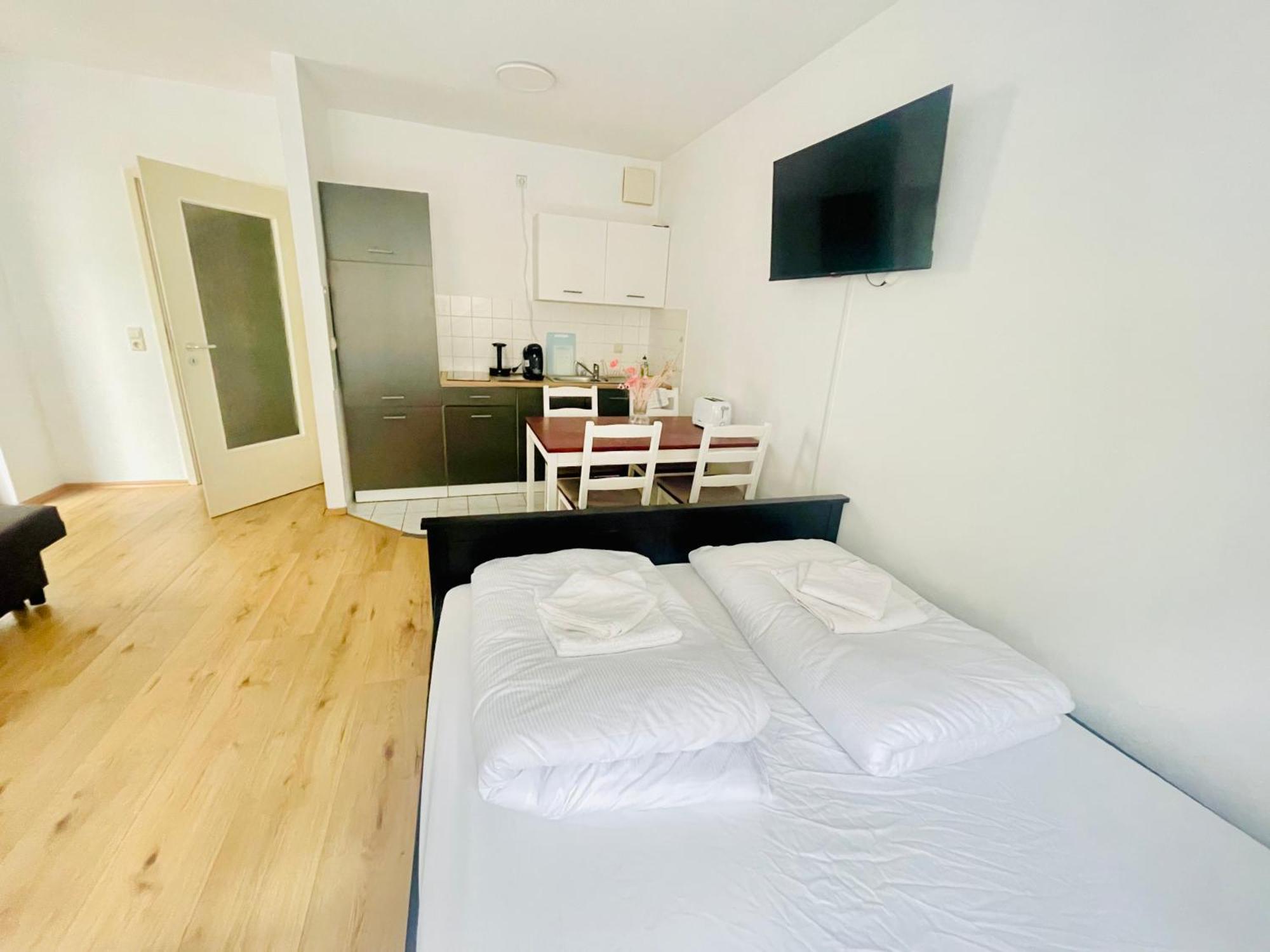 Studio Apartment In Stoetteritz With Balcony - Great Public Transport Links To The City Leipzig Ngoại thất bức ảnh